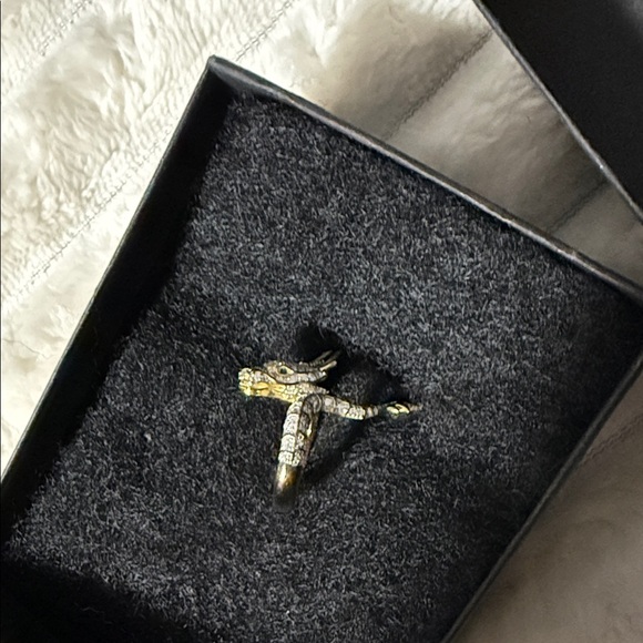 Elegant Gold and Silver Women's Ring - Picture 2 of 3